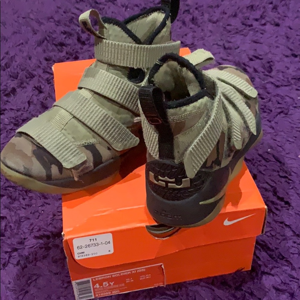 Lebron Soldier XI
